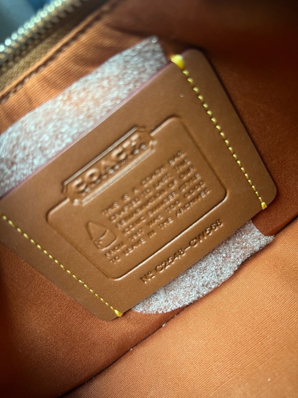 Coach Swinger Bag 20
With Chain In Crystal Signature Jacquard - Picture 7 of 8